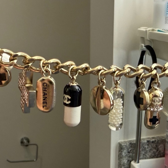 STATEMENT PIECE 2005 CHANEL AUTHENTIC VINTAGE CHARM BRACELET BRAND NEW - Picture 1 of 10